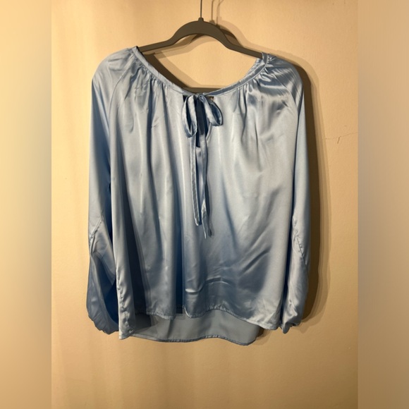 Lila & Kiko Blue Satin Dolman Sleeve Top with Bow. Size Large. - Picture 3 of 10